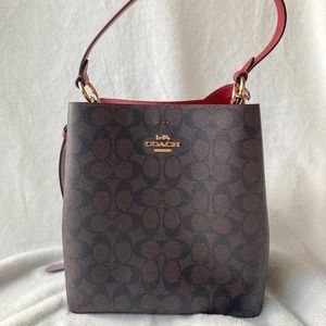 Coach Town Bucket Bag in Monogram Excellent Condition with Shoulder Strap